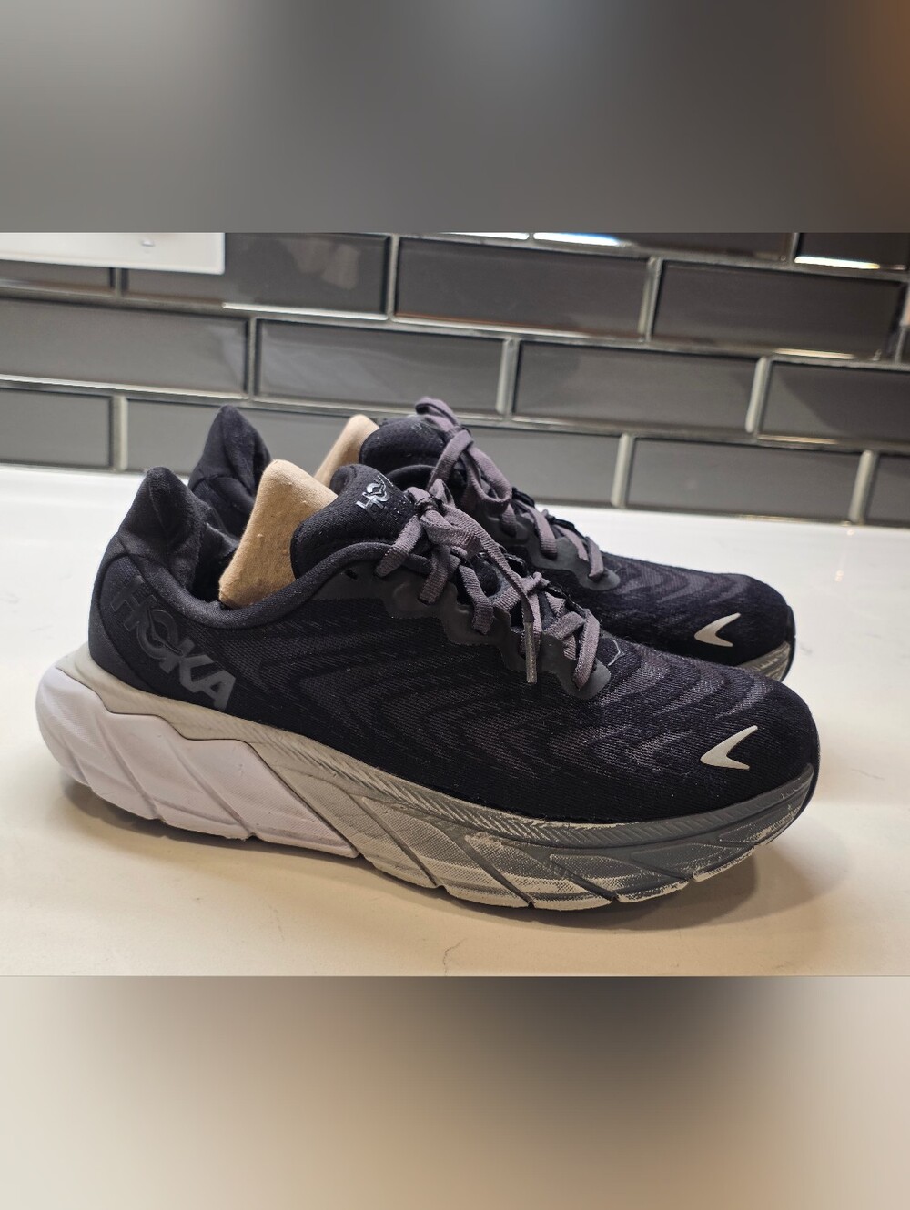 Hoka One One Arahi 6- Women's Size 7B